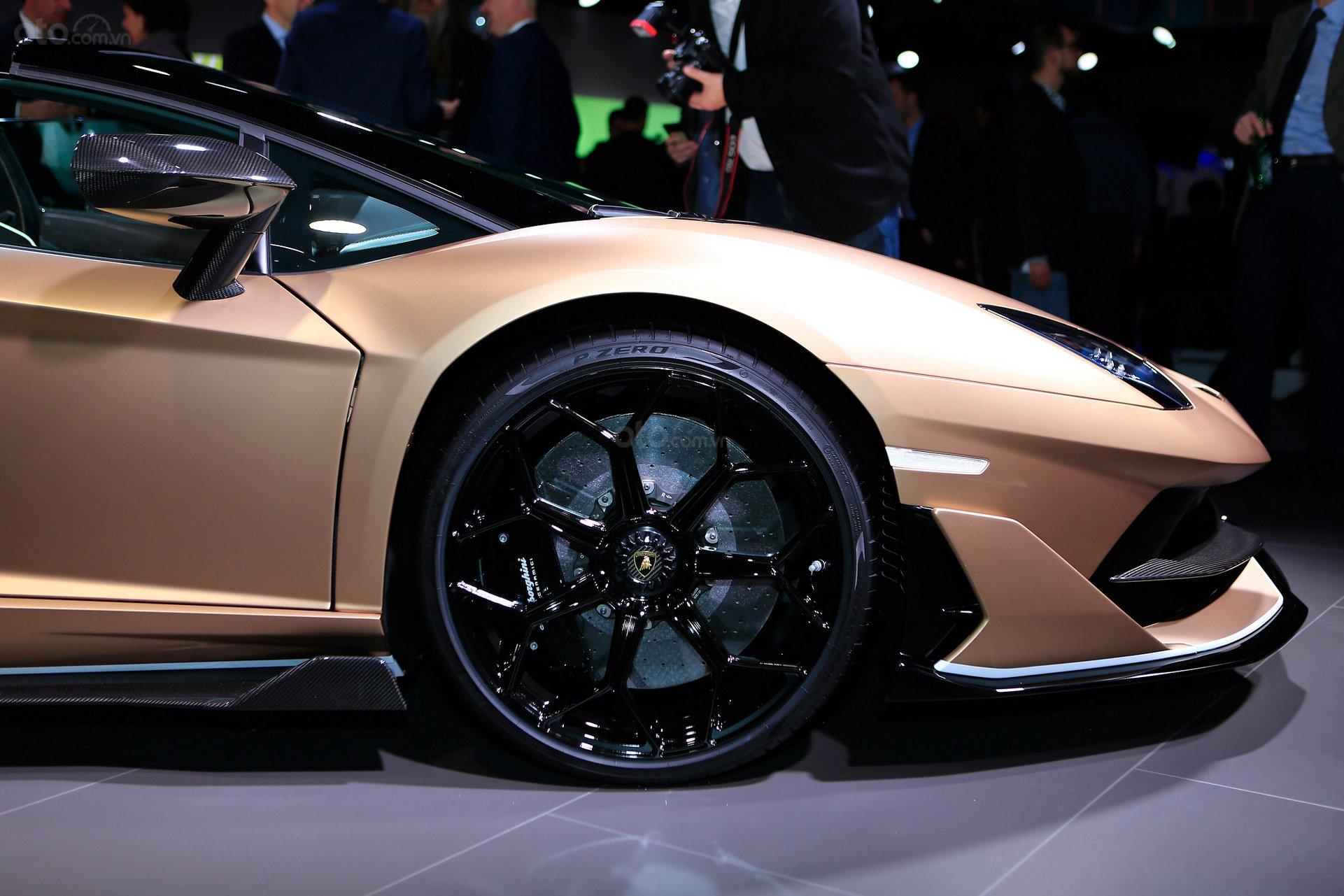 Lamborghini Aventador SVJ Roadster bánh xe
