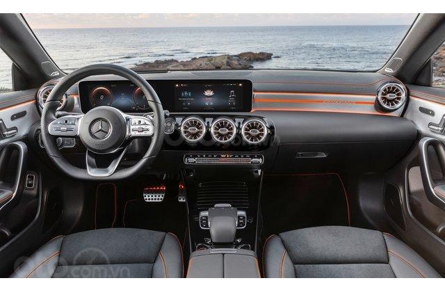 Những điều cần biết về Mercedes-Benz CLA-Class hoàn toàn mới - ảnh 3 Cận cảnh nội thất Mercedes-Benz CLA-Class 2020