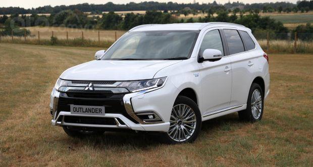 Mitsubishi Outlander PHEV Mitsubishi Outlander PHEV màu trắng