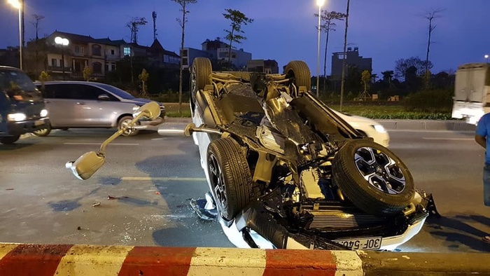 Honda CR-V 7 chỗ trong vụ tai nạn mới nhất ngày 3/3 a2.