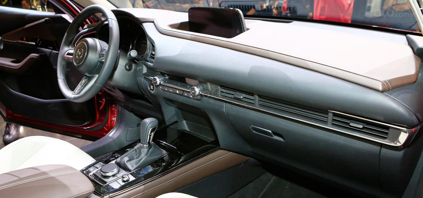 [Geneva 2019] Mazda CX-30 lộ rõ nội thất