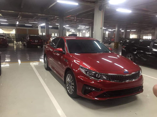 Kia Optima 2019 nâng cấp bị bắt gặp tại đại lý ở Việt Nam - Ảnh 2 Kia Optima 2019 nâng cấp bị bắt gặp tại đại lý ở Việt Nam - Ảnh 2.