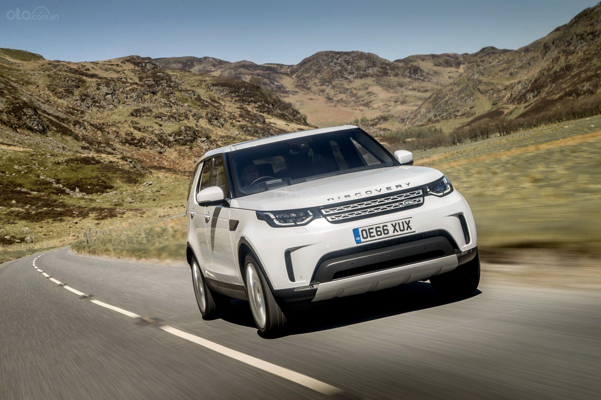 Land Rover Discovery 2019 đầu xe đang chạy