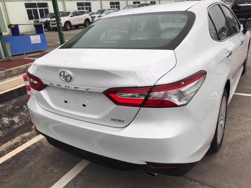 Toyota Camry 2019 về tới đại lý, giá cao hơn đời cũ a2