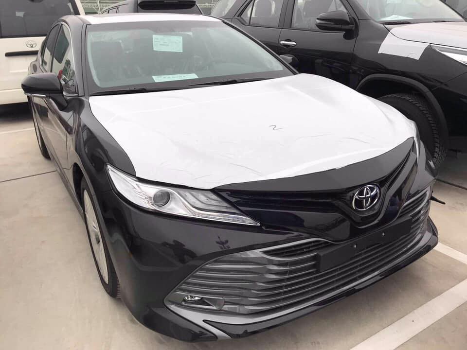 Toyota Camry 2019 về tới đại lý, giá cao hơn đời cũ a1