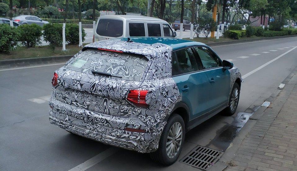 Audi Q2L E-Tron - đuôi xe