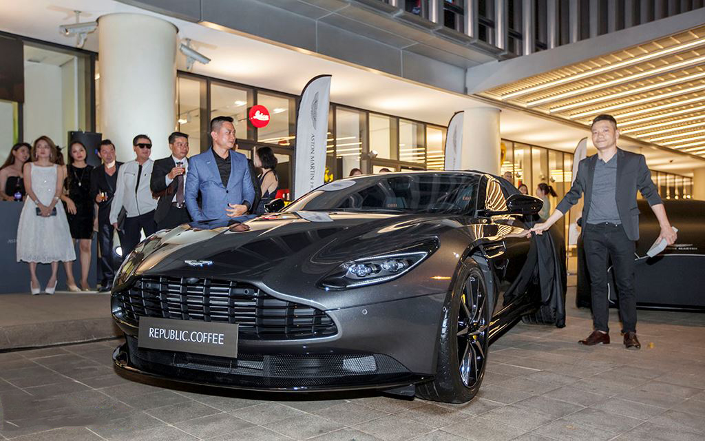 Danh tính 3 đại gia Việt sở hữu siêu xe Aston Martin chính hãng đầu tiên tại Việt Nam 4 Danh tính 3 đại gia Việt sở hữu siêu xe Aston Martin chính hãng đầu tiên tại Việt Nam4aa