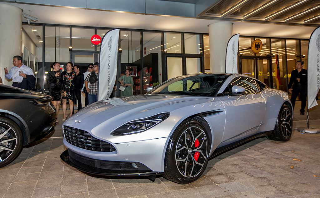 Danh tính 3 đại gia Việt sở hữu siêu xe Aston Martin chính hãng đầu tiên tại Việt Nam 11 Danh tính 3 đại gia Việt sở hữu siêu xe Aston Martin chính hãng đầu tiên tại Việt Nam1qq1z