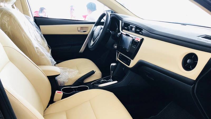 Kia Cerato 2019 và Toyota Corolla Altis 2018 về trang bị ghế trước 1