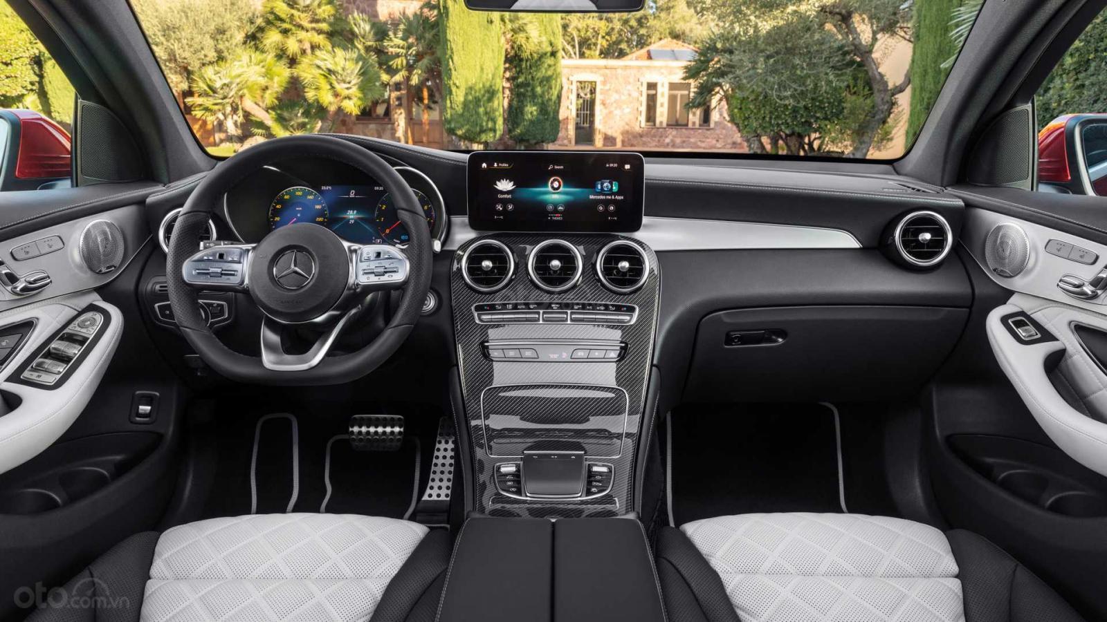 Mercedes-Benz GLC 2020 Coupe tập trung các nút điều khiển vào vô lăng