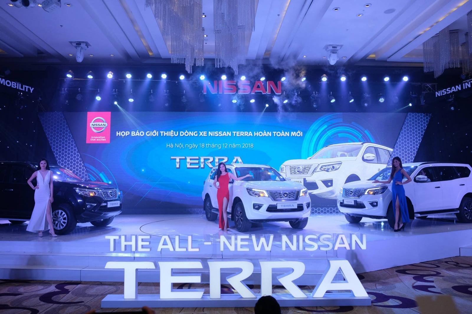 Nissan Terra giảm giá niêm yết để cạnh tranh với Toyota Fortuner a1