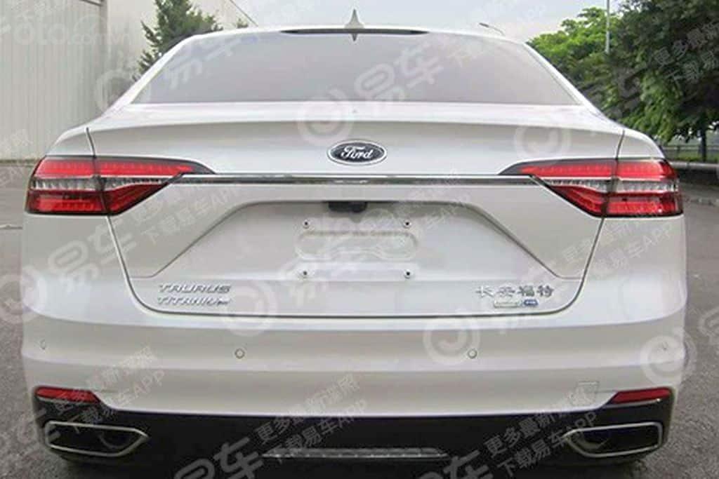 Ford Taurus 2019 - đuôi xe