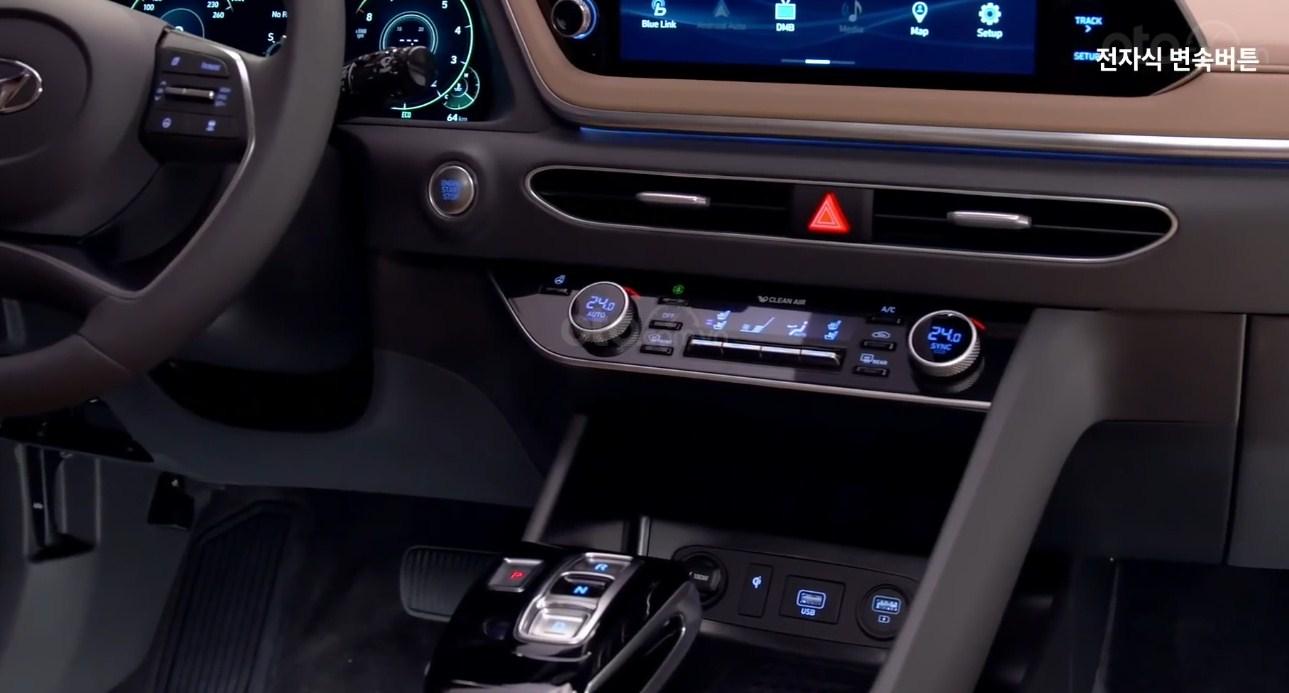 Đánh giá xe Hyundai Sonata 2020 - cụm phím điều khiển.