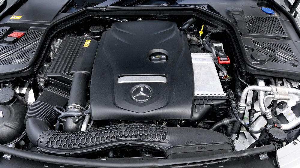Động cơ trên Mercedes-Benz C200 2019