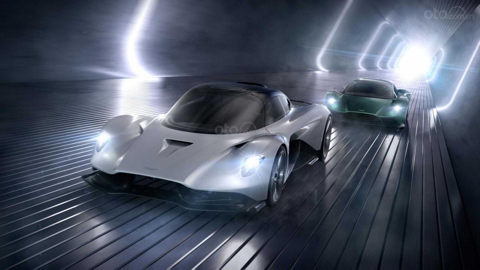 Aston Martin xác nhận có 3 biến thể xe động cơ đặt giữa mới