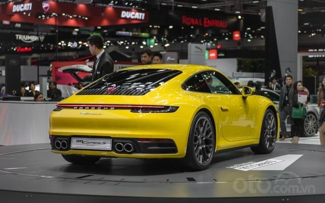 Porsche 911 2020 ra mắt thị trường Châu Á với giá bán 8,87 tỷ đồng - đuôi xe