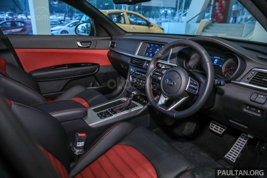 Kia Optima EX 2019 vẫn mang phong cách không kém gì GT