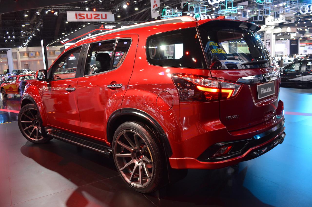 [BIMS 2019] Isuzu MU-X độ phong thái mới