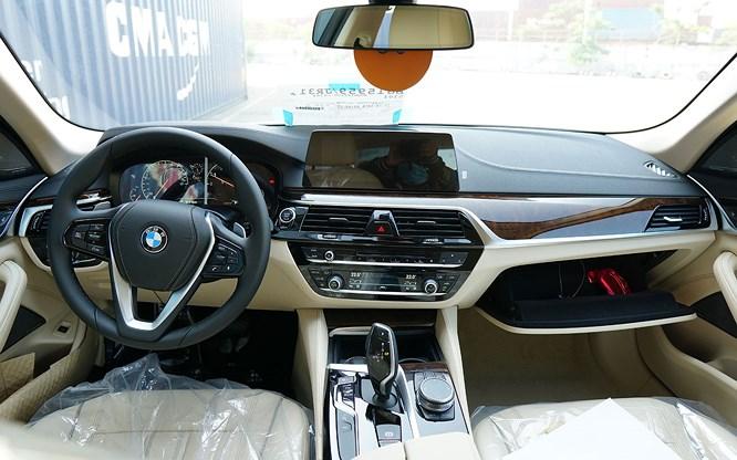 Nội thất xe BMW 5-Series 2019.