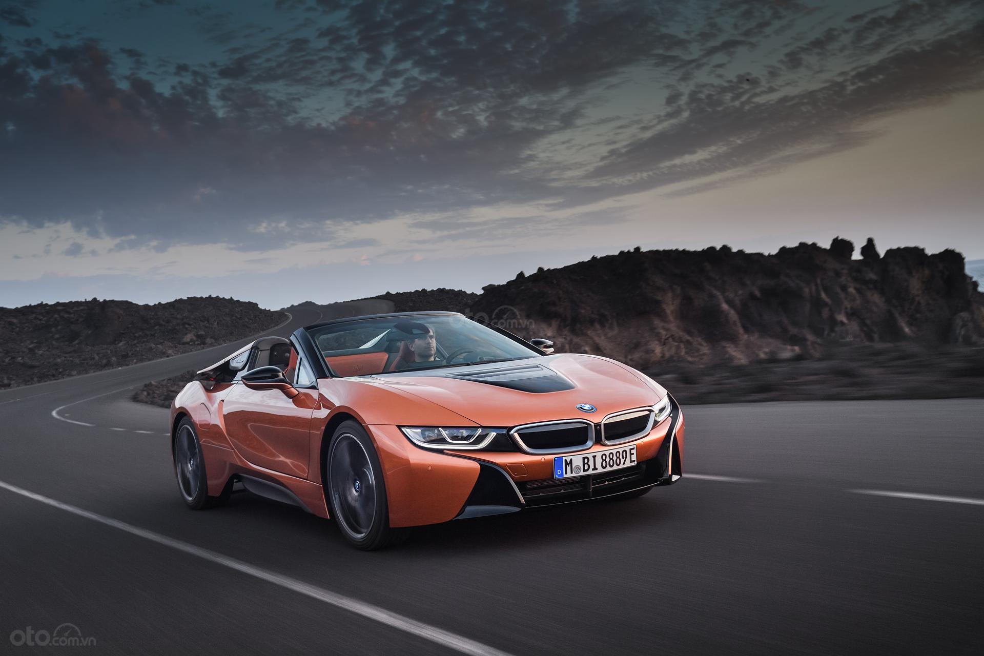 Xe chạy điện BMW i8.