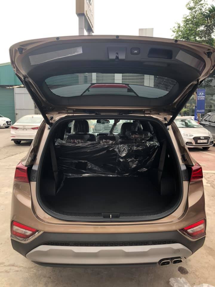 Khách hàng sắp sửa đón Hyundai Santa Fe 2019 'full option' về tay a5.