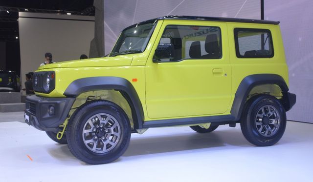 Suzuki Jimny trình làng tại Thái Lan, giá hơn 900 triệu đồng 3 Suzuki Jimny trình làng tại Thái Lan, giá hơn 900 triệu đồng 4