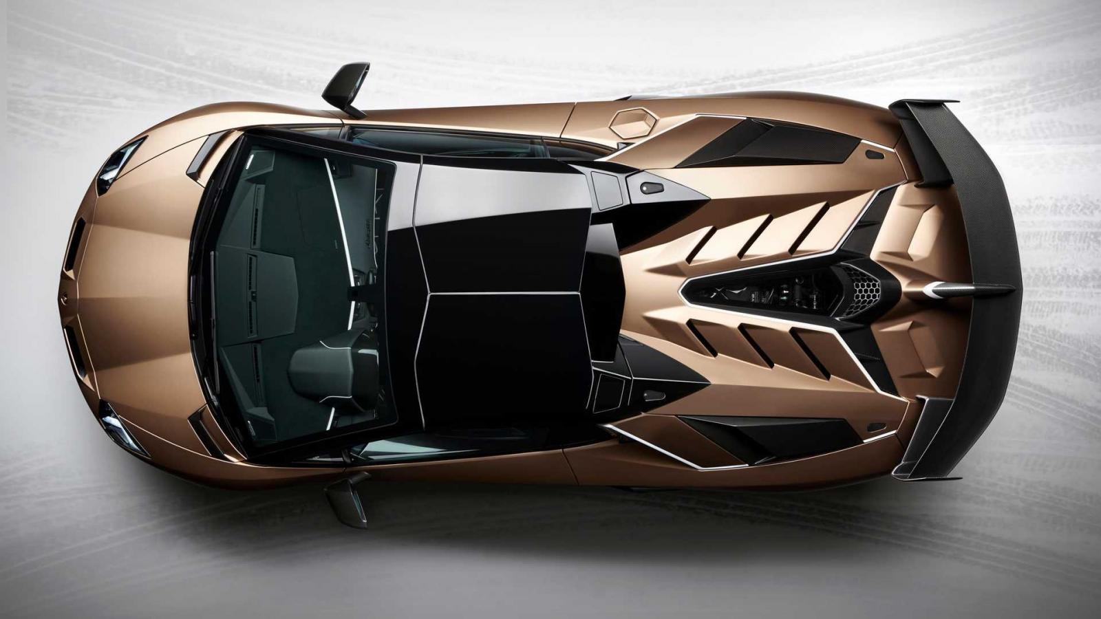 Với giá đắt đỏ, sở hữu Lamborghini là điều không rất khó khăn với người dân Việt Nam Với giá đắt đỏ, sở hữu Lamborghini là điều không rất khó khăn với người dân Việt Nam