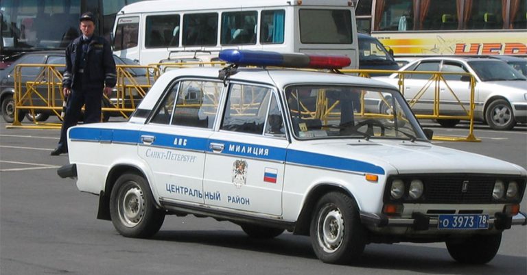 Xe Lada được lực lượng cảnh sát Nga sử dụng...