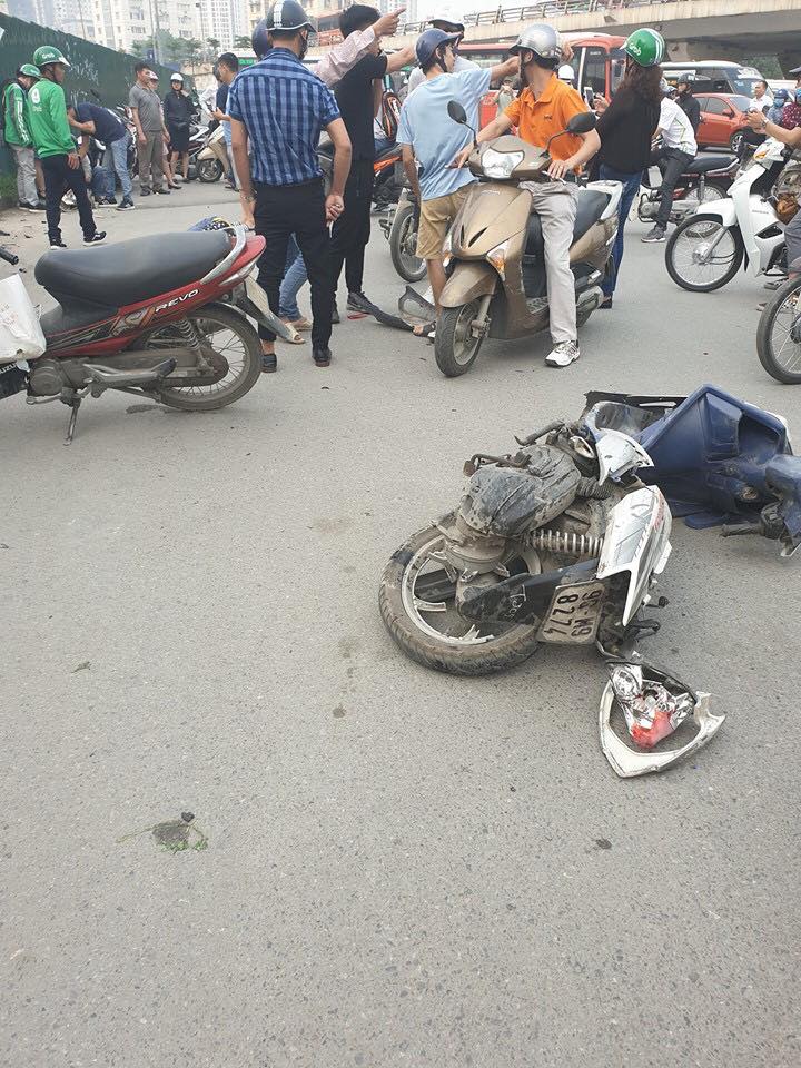 Clip Mercedes-Benz GLC phóng nhanh như phím cuốn hàng loạt xe máy a2