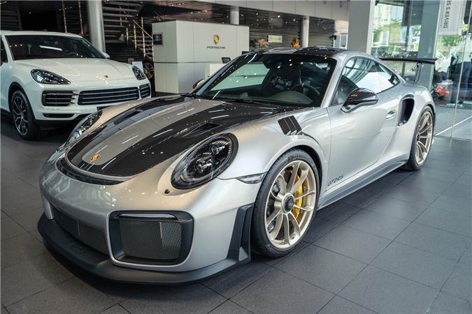 Bộ đôi Porsche 911 gần 40 tỷ được bàn giao cho đại gia đất Sài Thành