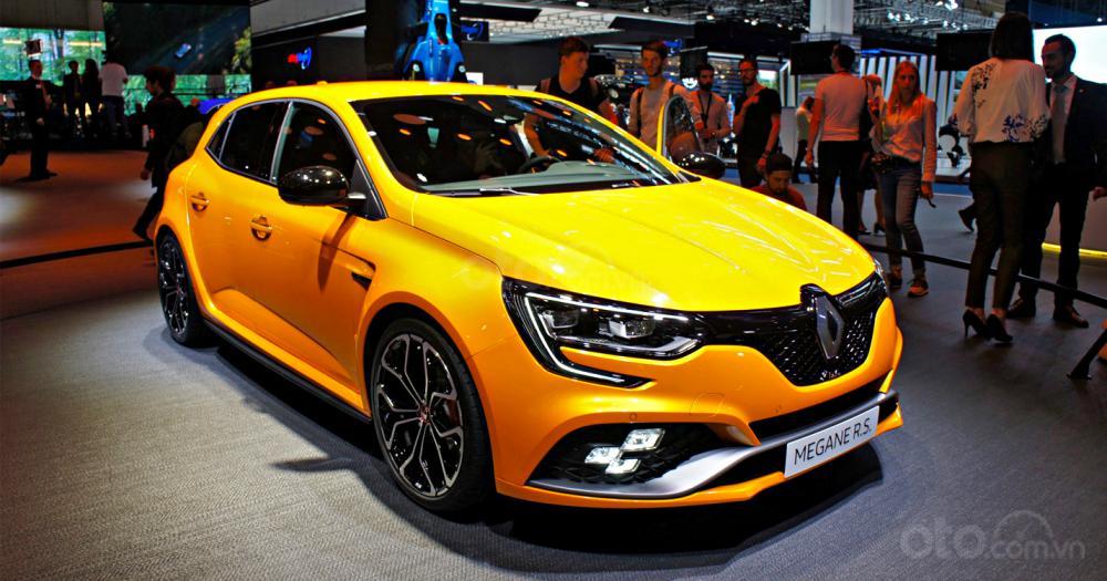 Renault Megane R.S. nhá hàng chờ ngày ra mắt Malaysia