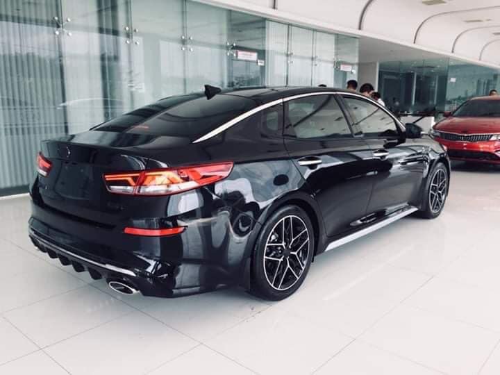 Nghịch lý: Kia Optima 2019 mới đã về đại lý, giá xe hiện tại âm thầm tăng? - Ảnh 1.