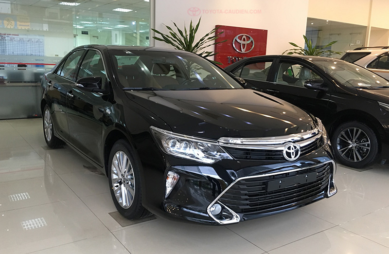 Toyota Camry 2018 giảm giá tại đại lý