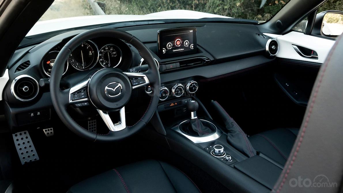 Đánh giá xe Mazda MX-5 2019 - bảng táp lô