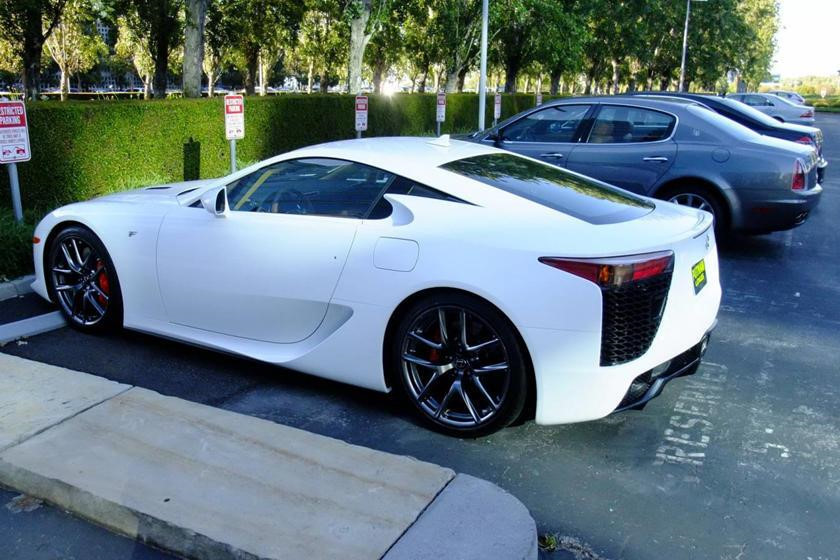 Bill Gates và các tỷ phú giàu nhất thế giới đi xe gì?ghfgjh