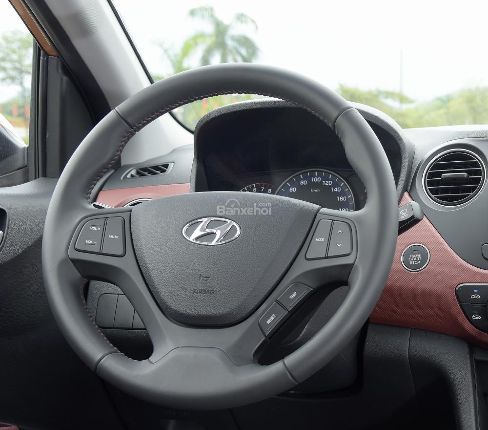 So sánh Hyundai Grand i10 2019 và Mitsubishi Attrage 2019 về vô-lăng 3