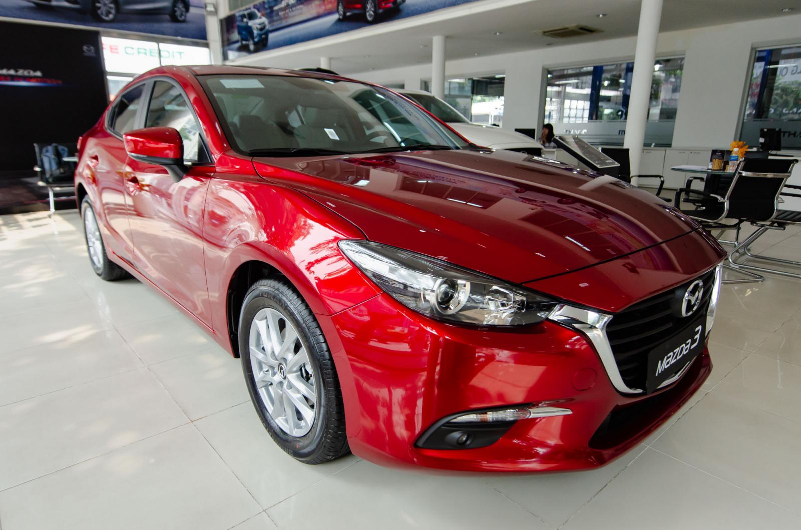 Mazda 3 1.5L sedan bổ sung thêm tiện ích mới.