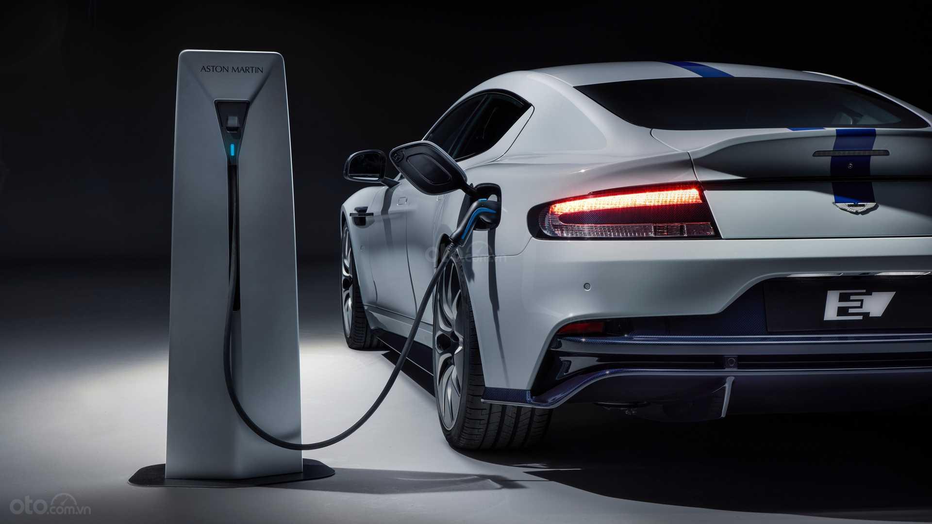 Aston Martin Rapide E 6