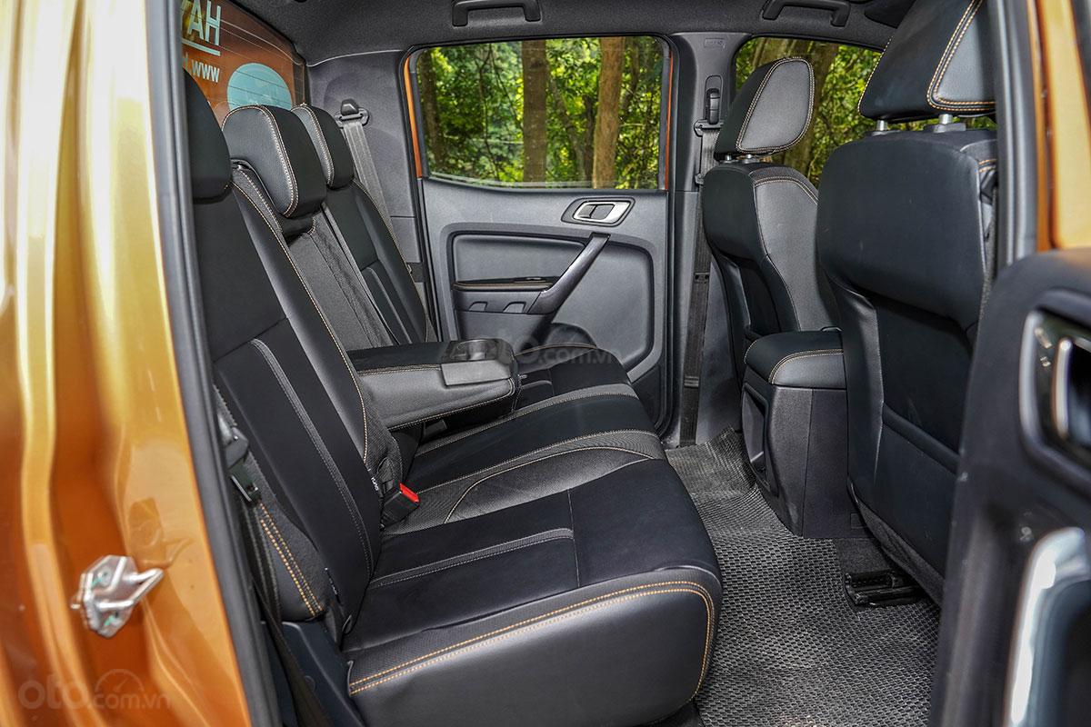 Nội thất Ford Ranger Wildtrak 4x4 2019: hàng ghế sau 1.