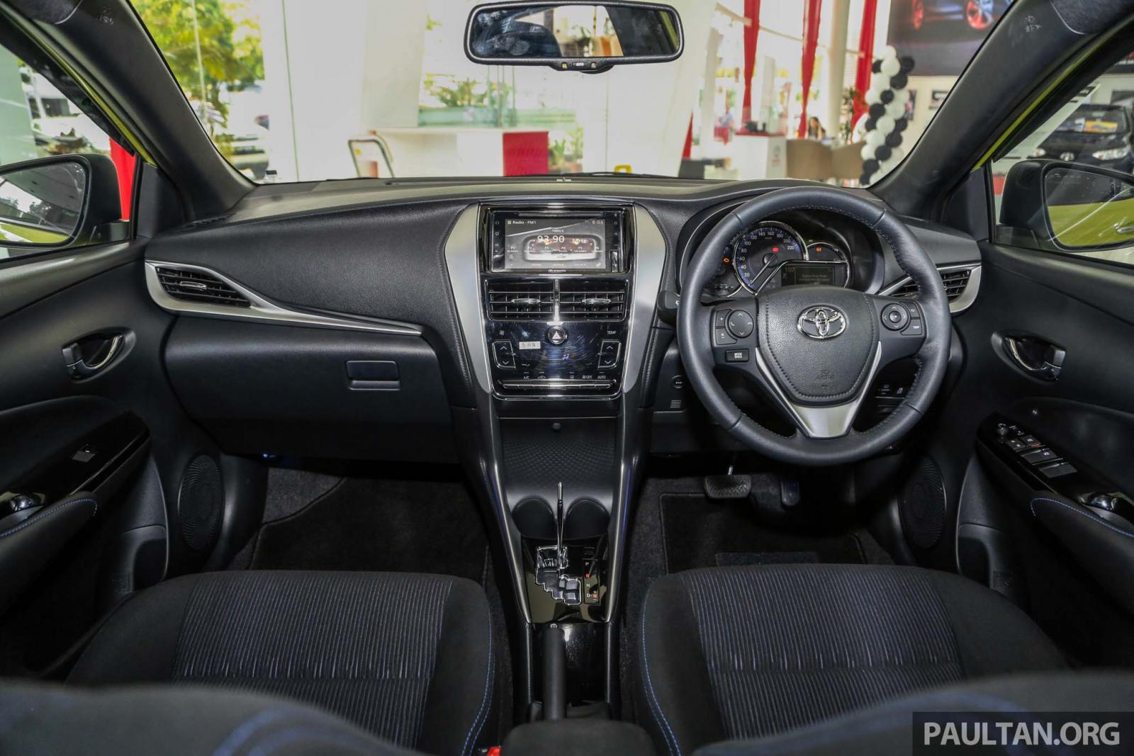 bảng điều khiển xe Toyota Yaris 2019 