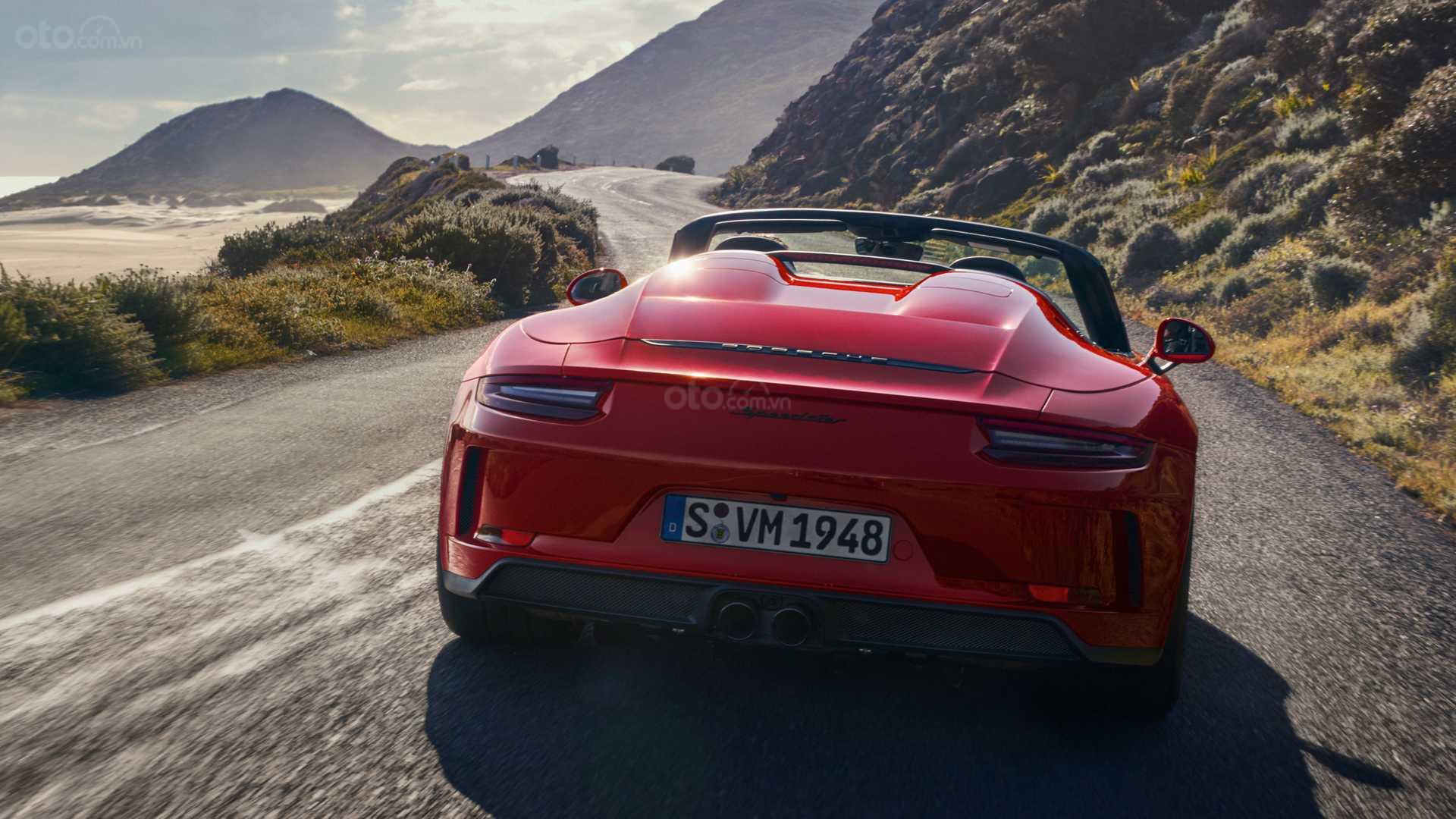 Porsche 911 Speedster 2019 đuôi xe