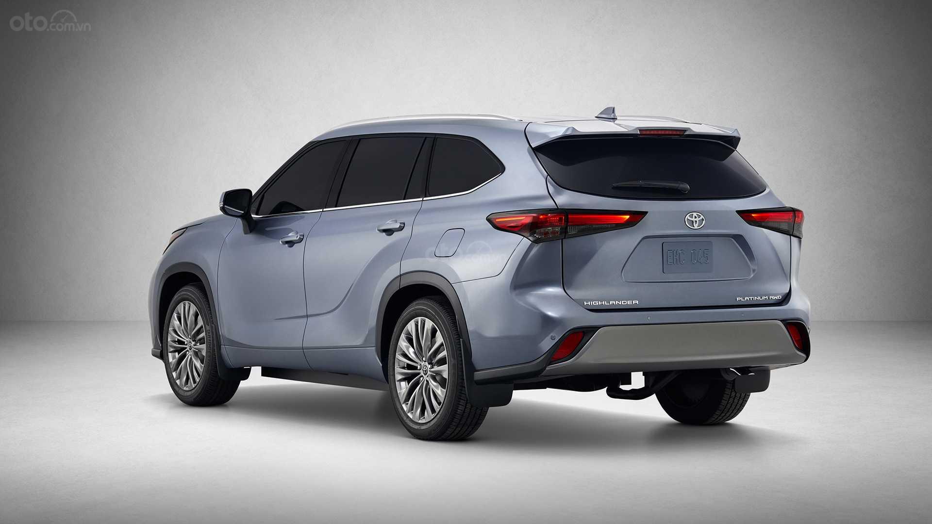 Toyota Highlander 2020 góc 3/4 đuôi xe