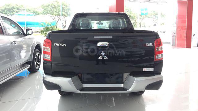 Đánh giá xe Mitsubishi Triton bản 4x2 MT đuôi xe