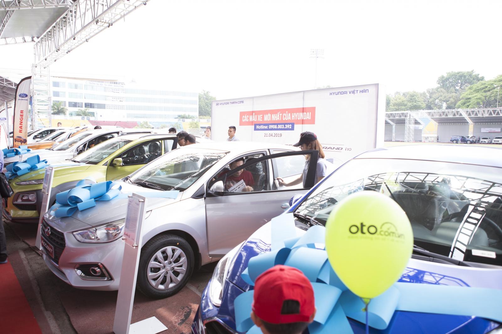 Rất nhiều các mẫu xe Hyundai cũ - mới được trưng bày và cho phép lái thử tại Hội chợ Oto.com.vn.