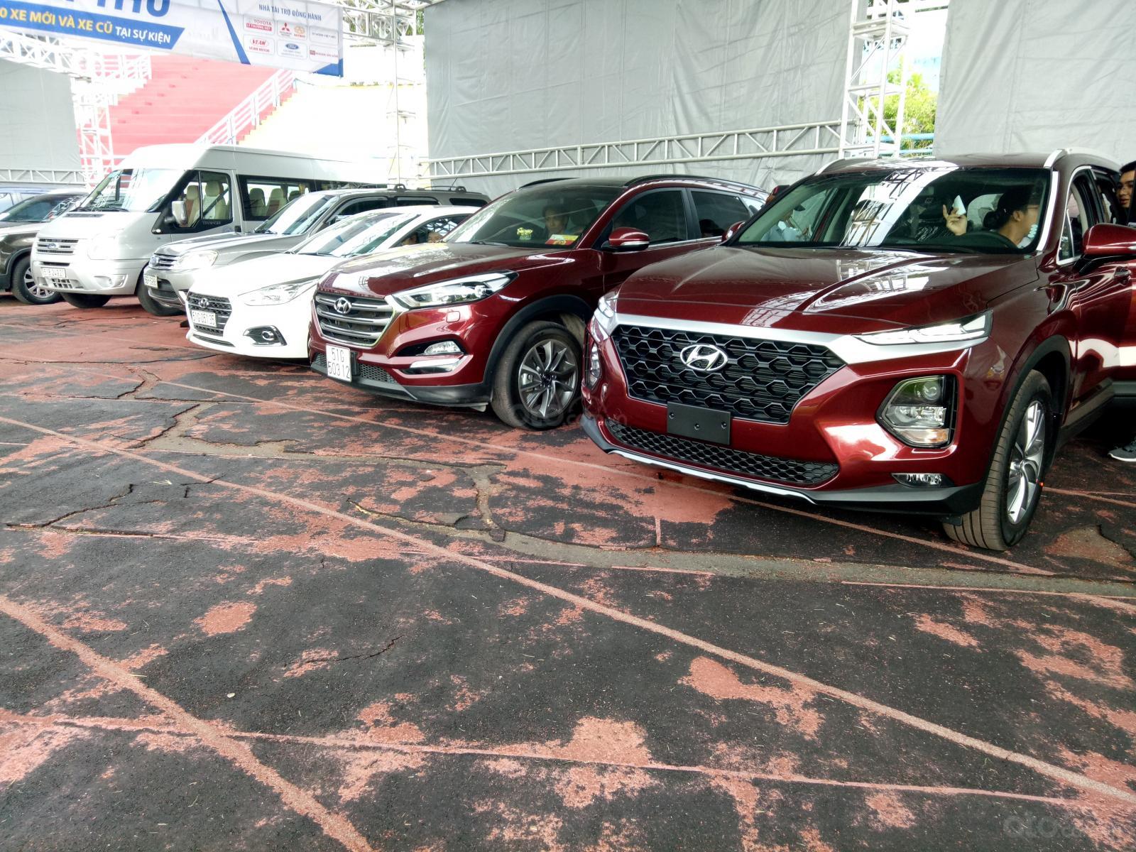 Top xe ô tô được khách hàng săn đón nhất Hội chợ Oto.com.vn 2019: Santa Fe và Tucson Hyundai Santa Fe và Tucson tại Hội chợ Oto.com.vn 2019