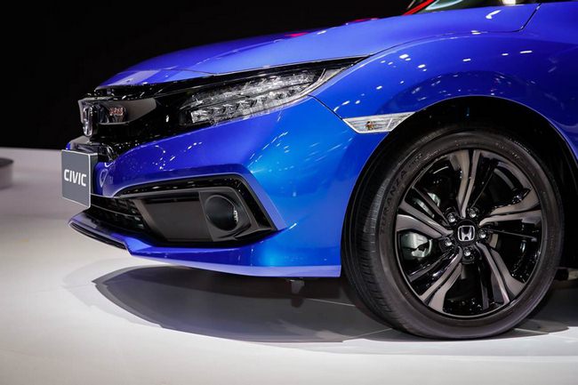 Đánh giá xe Honda Civic 1.5 RS 2019 về thiết kế đầu xe: Đèn pha.