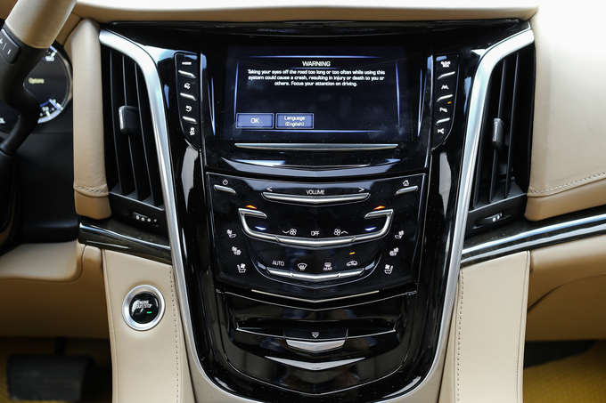 Cadillac Escalade ESV 2019 nhập khẩu tư nhân vào Việt Nam giá hơn 10 tỷ đồng - Ảnh 9 Cadillac Escalade ESV 2019 nhập khẩu tư nhân vào Việt Nam giá hơn 10 tỷ đồng - Ảnh 9.