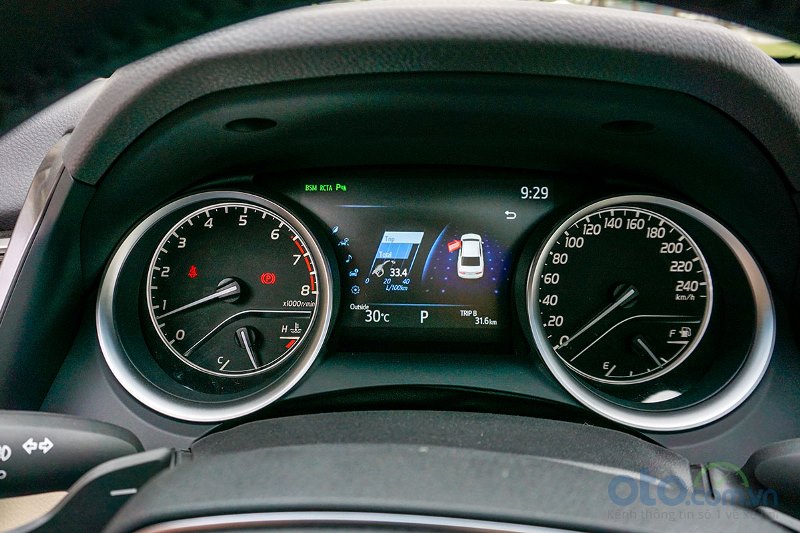 Cận cảnh cụm đồng hồ Toyota Camry 2019 bản 2.5Q