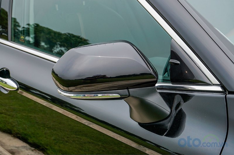 Cận cảnh gương xe Toyota Camry 2019 bản 2.5Q 
