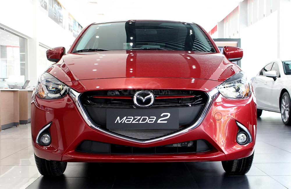 Ảnh chụp Mazda2 2019 bản màu đỏ